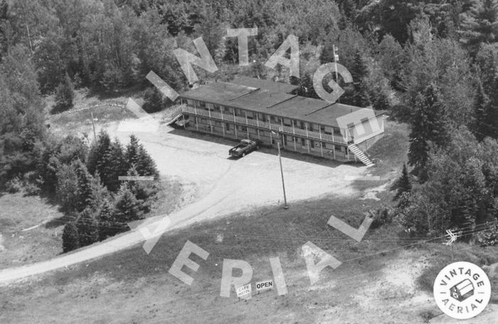 Beekers Grub and Lodging (Corner Cafe & Motel ) - 1996 Aerial Photo